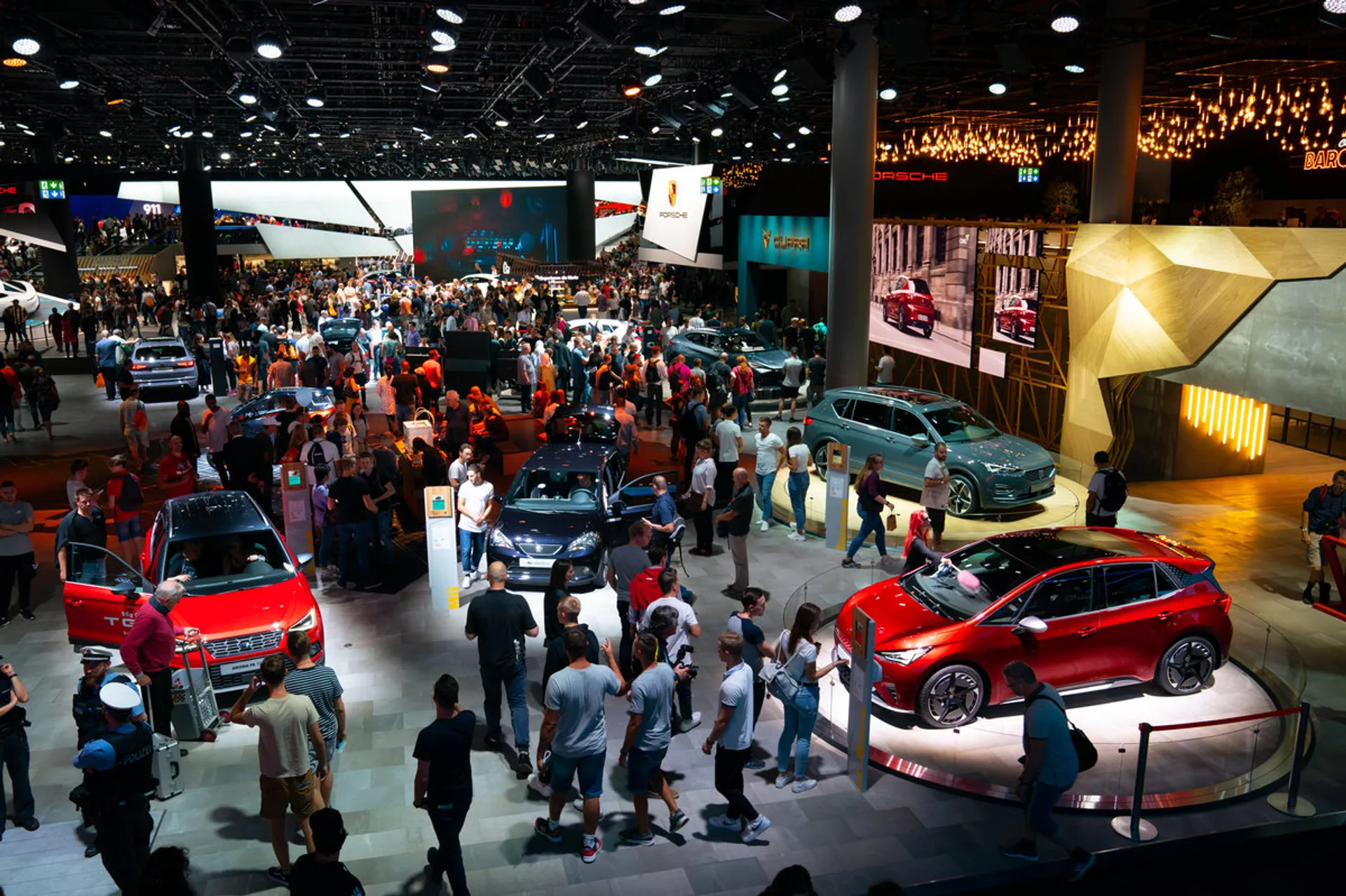 Капитал - Переезд IAA, новинки от Genesis, Porsche и Fiat