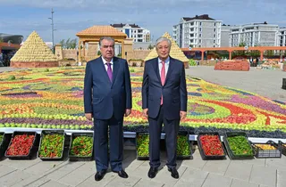 Капитал - Касым-Жомарт Токаев и Эмомали Рахмон посетили ярмарку товаров из Таджикистана