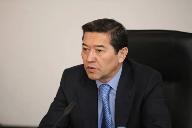 Ахметов поручил уложиться в сроки строительства железной дороги