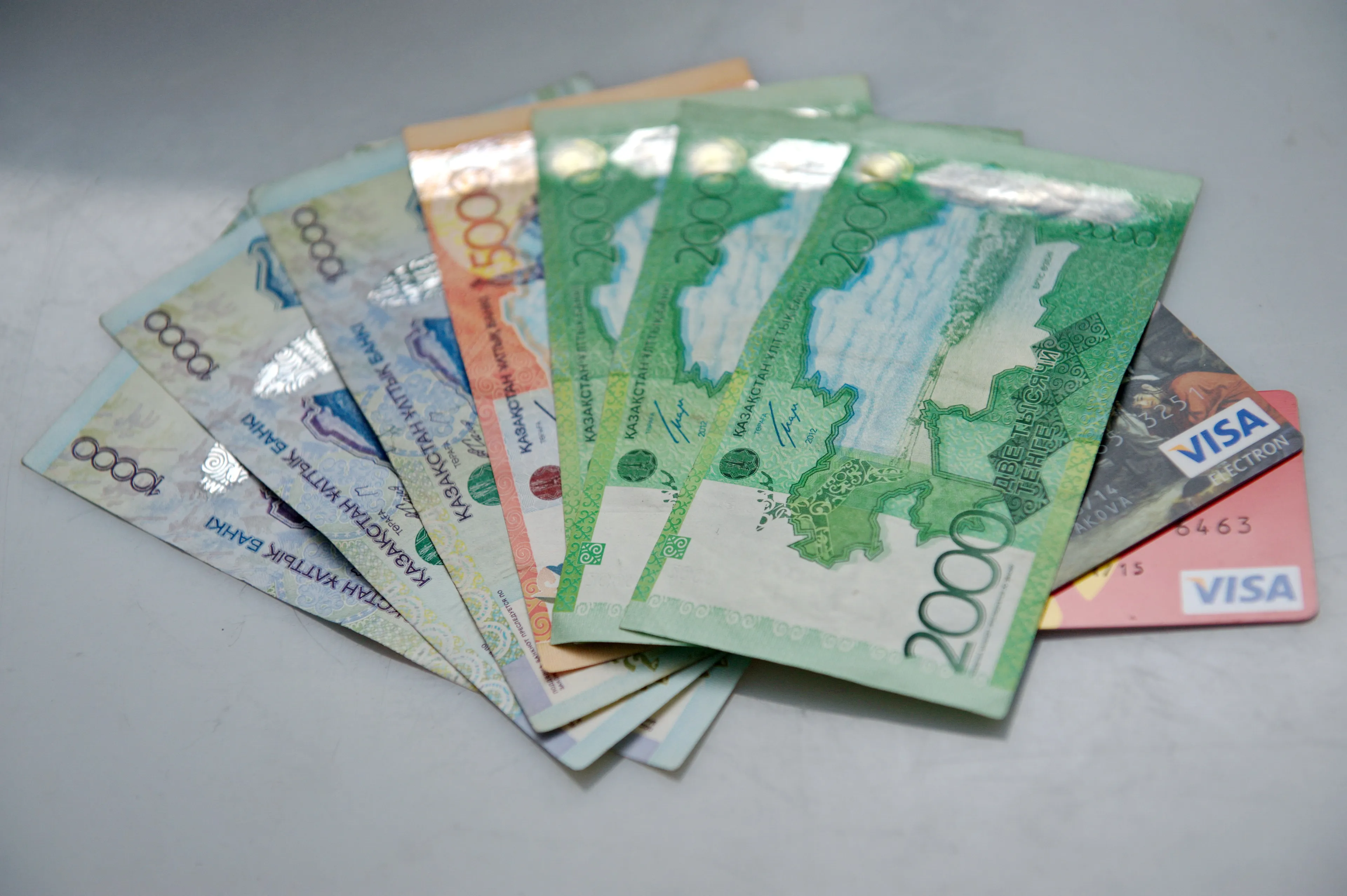 Капитал - Курс доллара до конца года будет держаться в коридоре 350−380 тенге