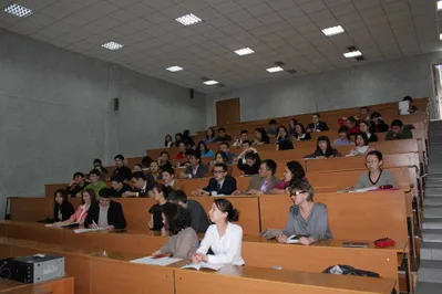 Больше всего магистров в банковской и научной сферах