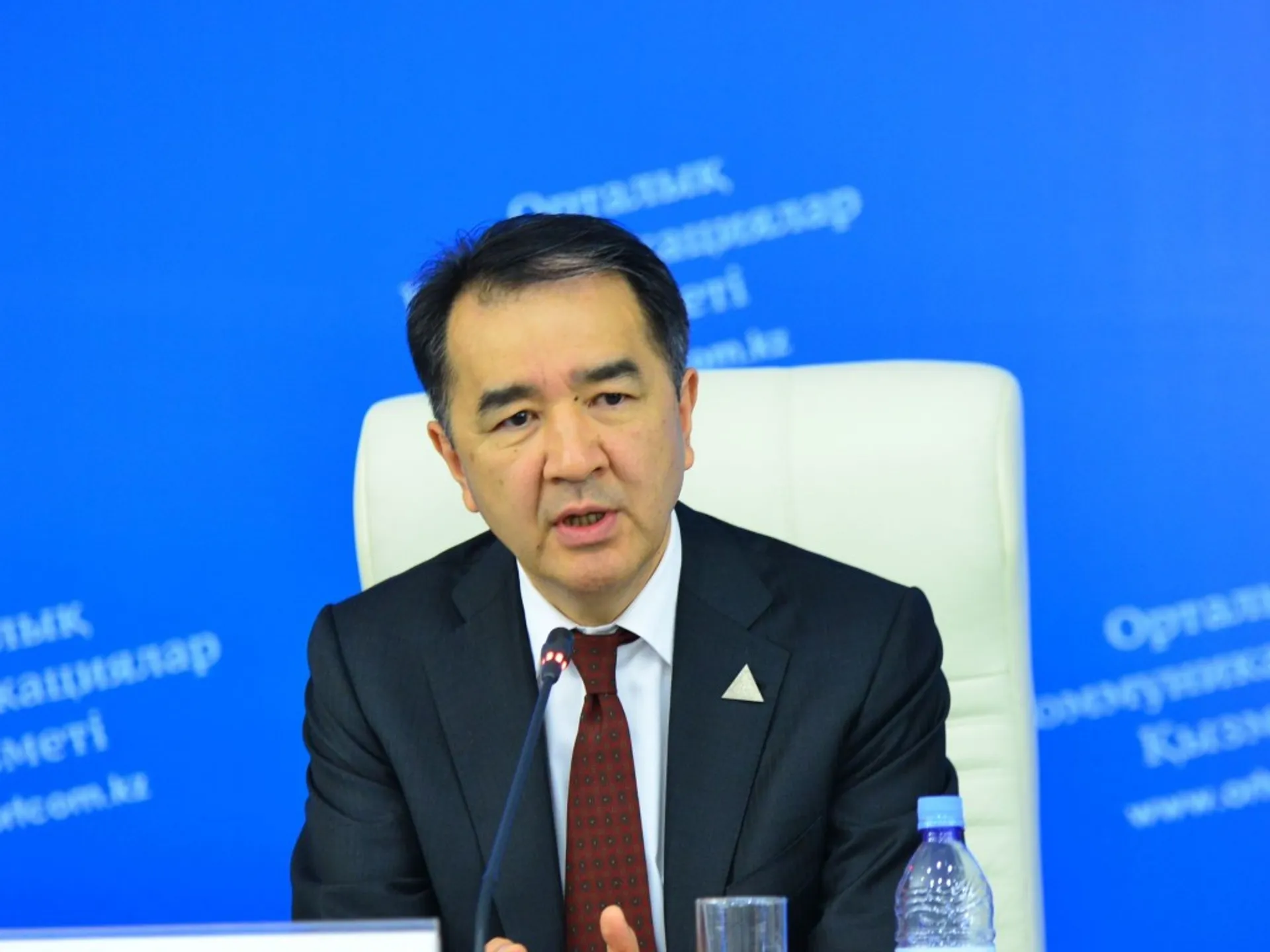Капитал - Бакытжан Сагинтаев потребовал предупреждать казахстанцев об опасных товарах