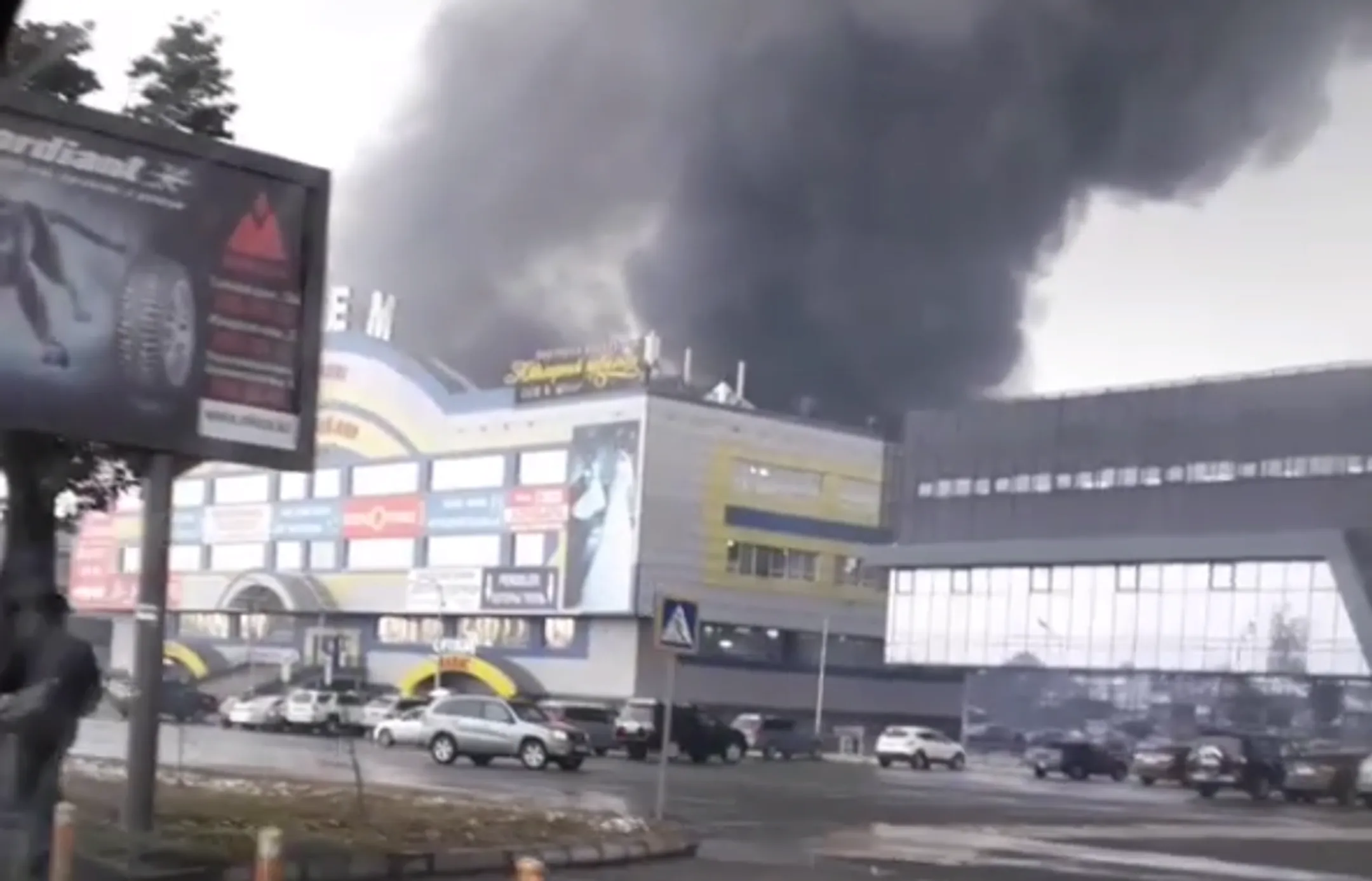 Горели склады в районе барахолки в Алматы - Image Kapital.kz