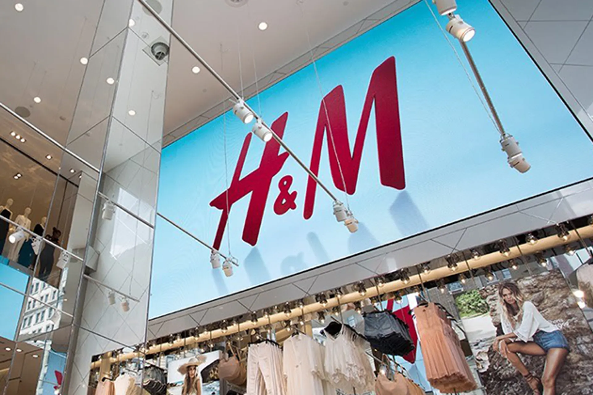 Капитал - H&M: из небольшого магазинчика женской одежды в международный бренд
