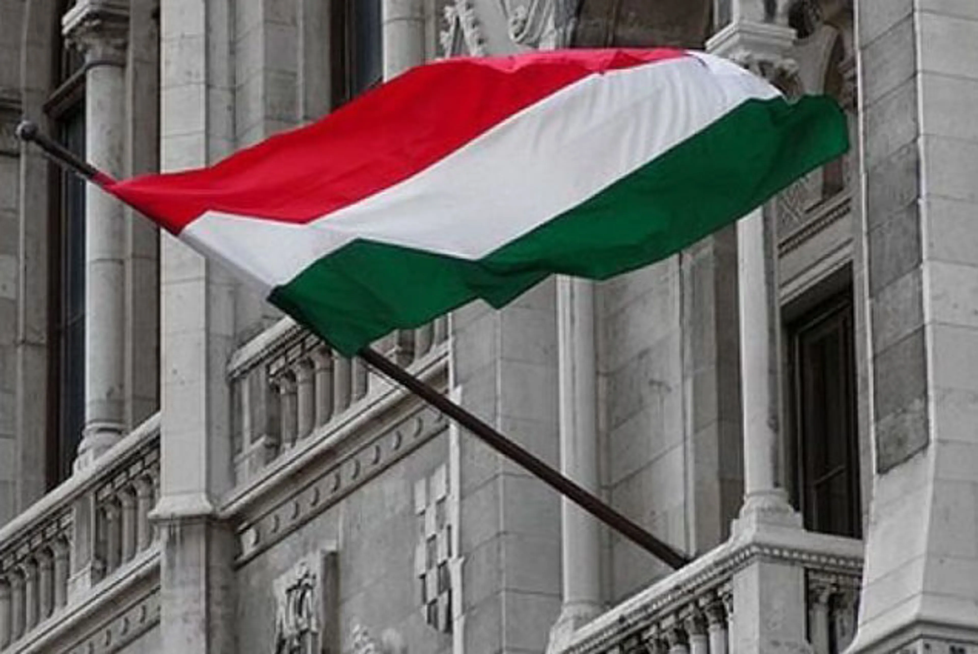 Капитал - Венгрия ставит под сомнение санкции ЕС к РФ