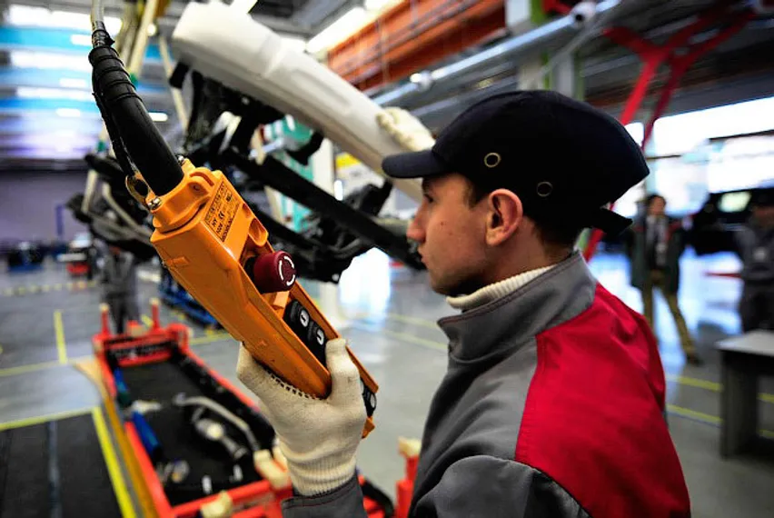 Капитал - Сборка Land Cruiser в России остановлена