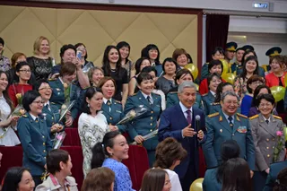 Капитал - Заместители министра обороны запели для своих сотрудниц