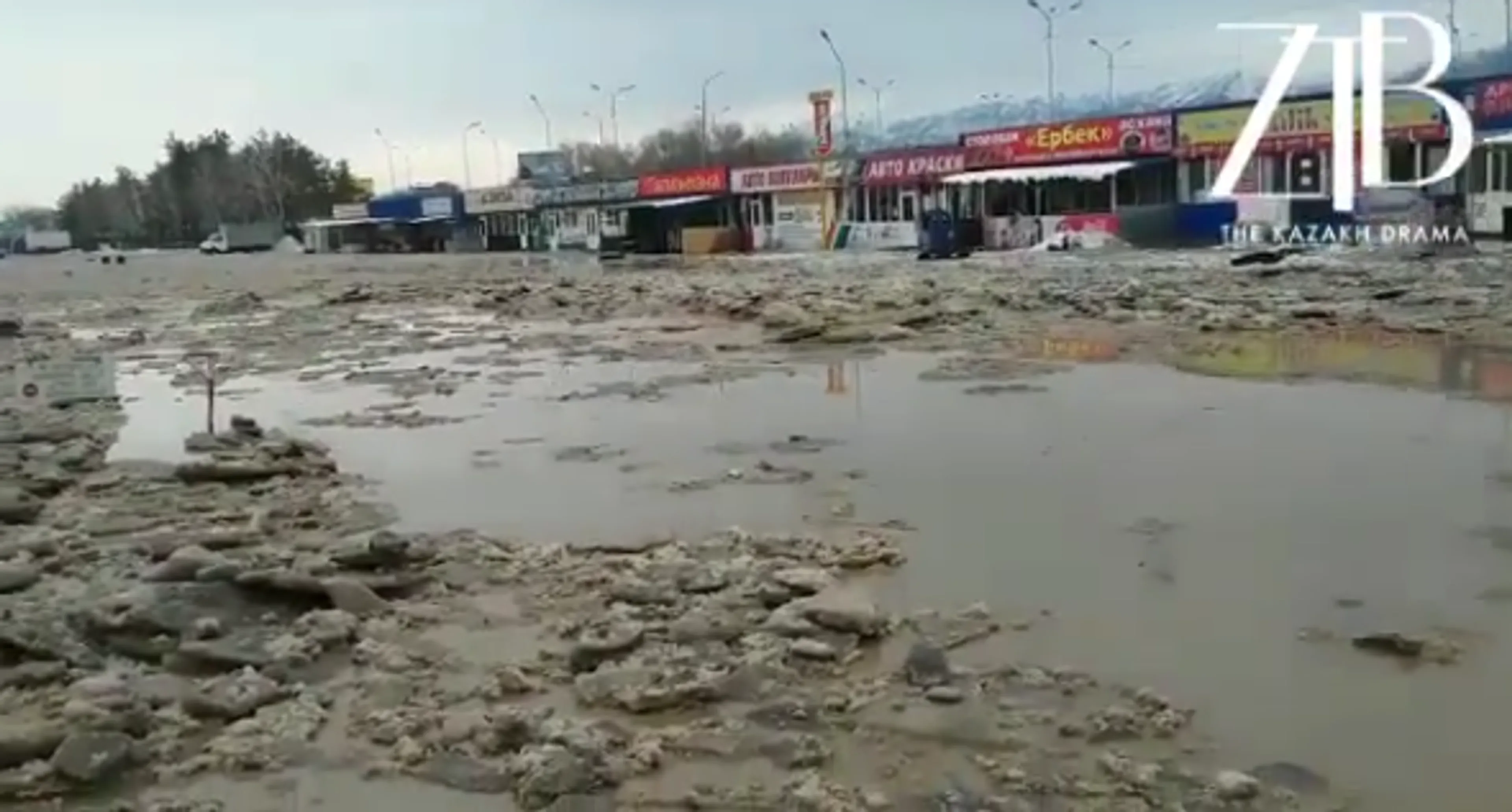 Капитал - В Алматы подтоплена территория рынка Жибек Жолы