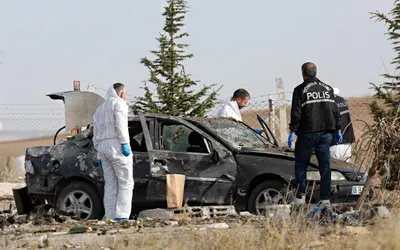 Двое подорвали себя у полицейского участка в Анкаре