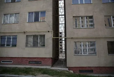 Накренившийся дом в Алгабасе снесут