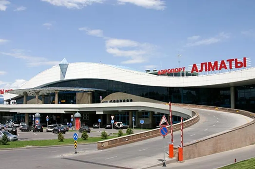 Капитал - «Стихийных» таксистов вытеснят из аэропортов