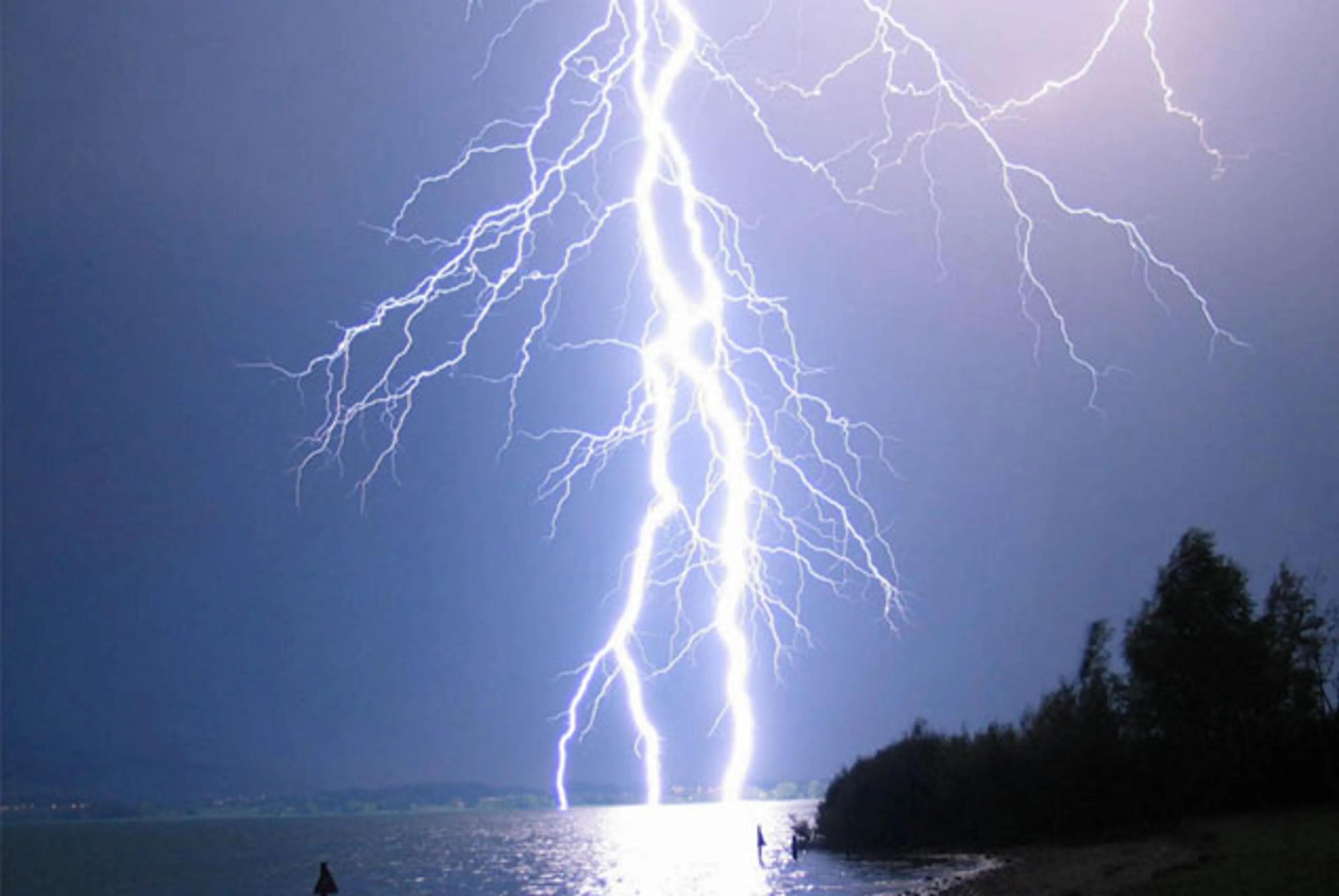 Капитал - В Аргентине от удара молнии погибли туристы