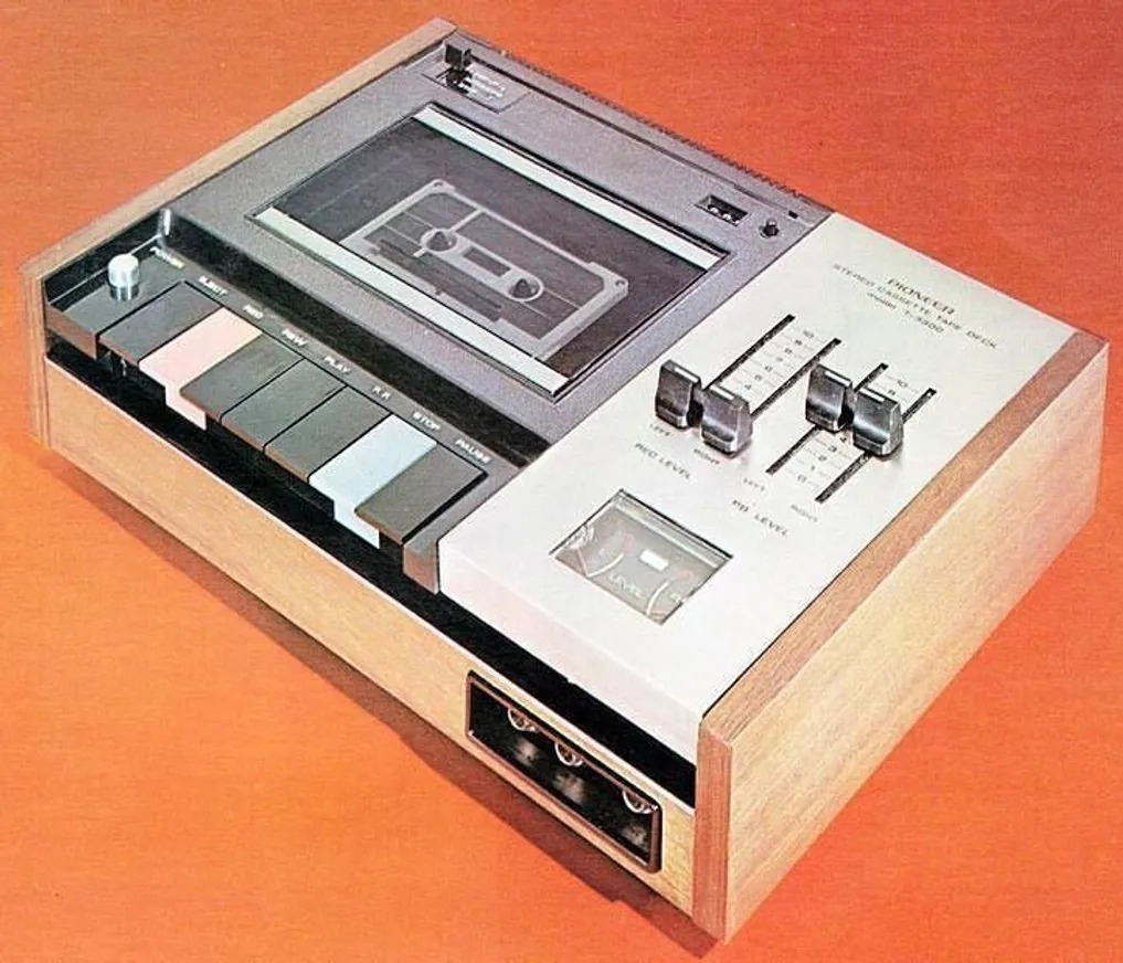 Магнитофон со звукозаписью