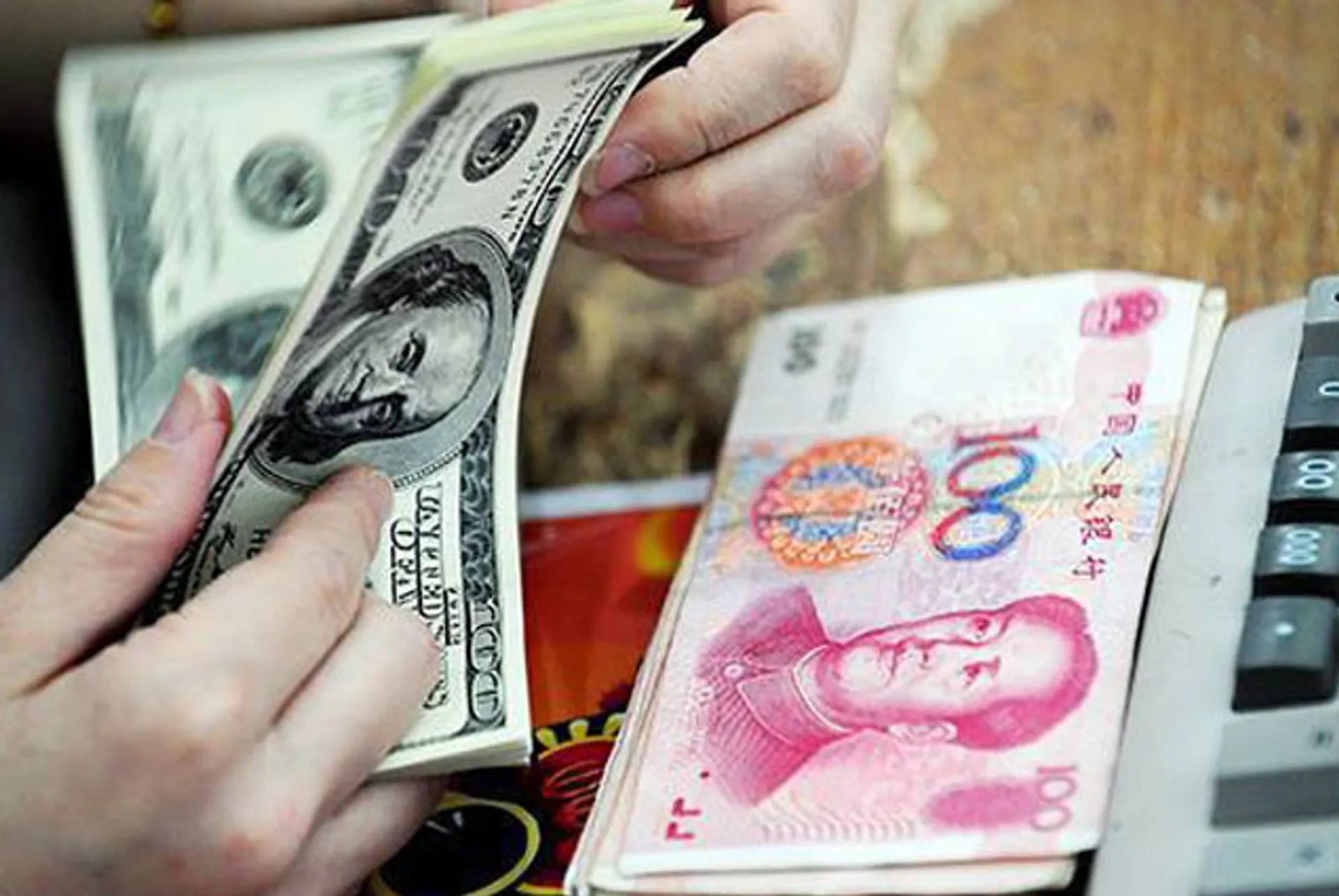 Капитал - Доллар вновь под прицелом юаня