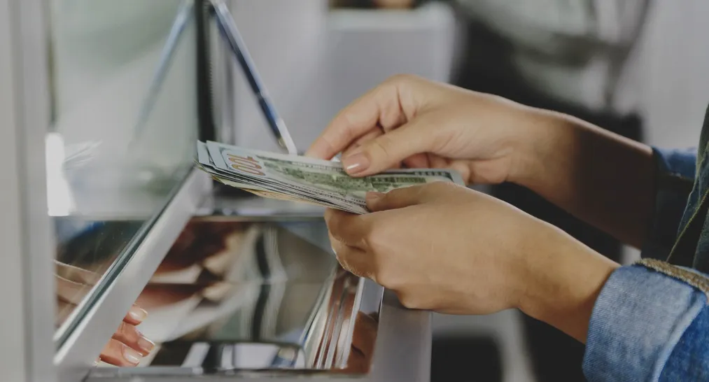 Капитал - Банки смогут принимать валюту для пополнения счета за оказание брокерских услуг