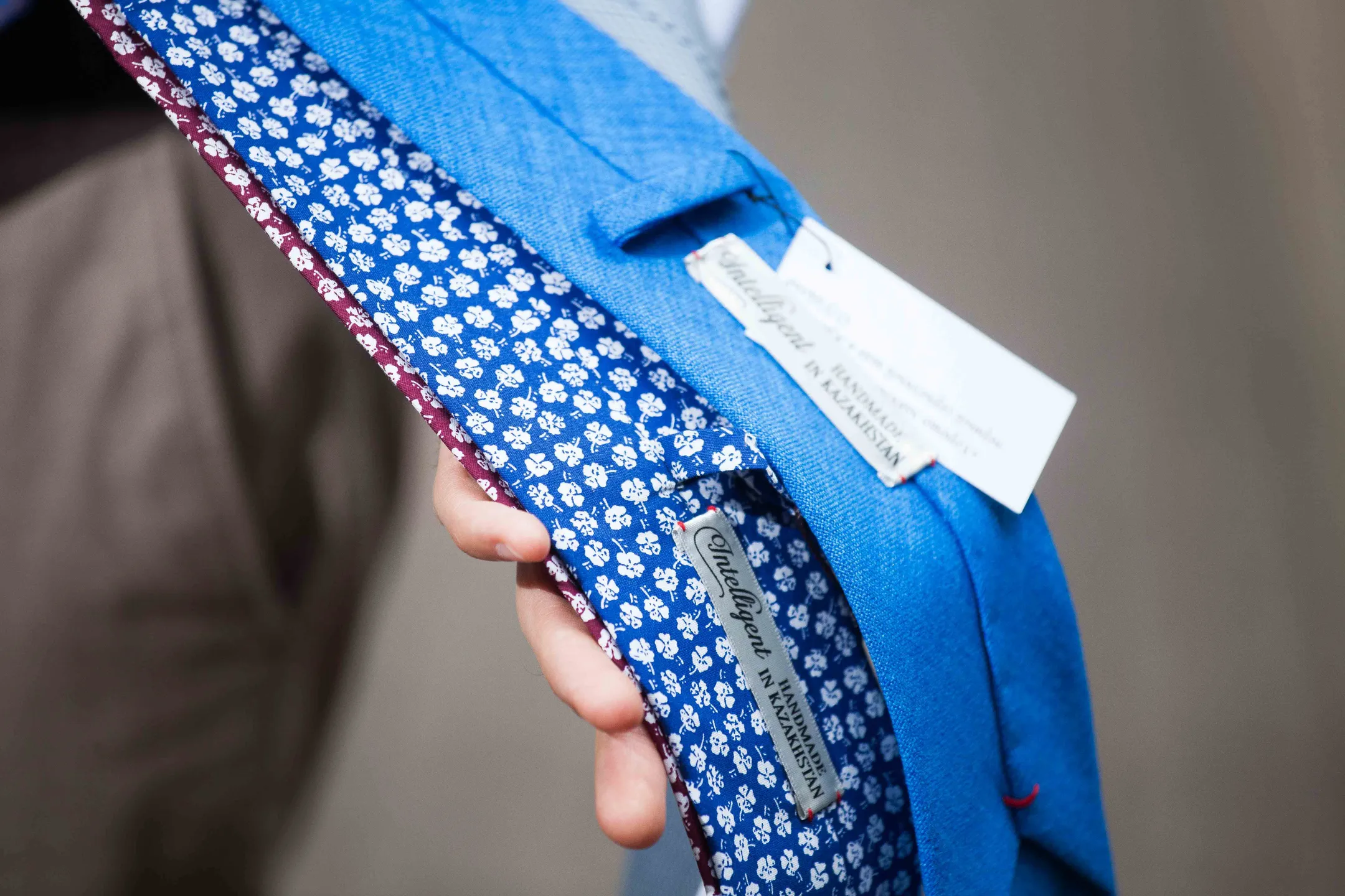 Как Intelligent одевает астанчан в галстуки - Image Kapital.kz