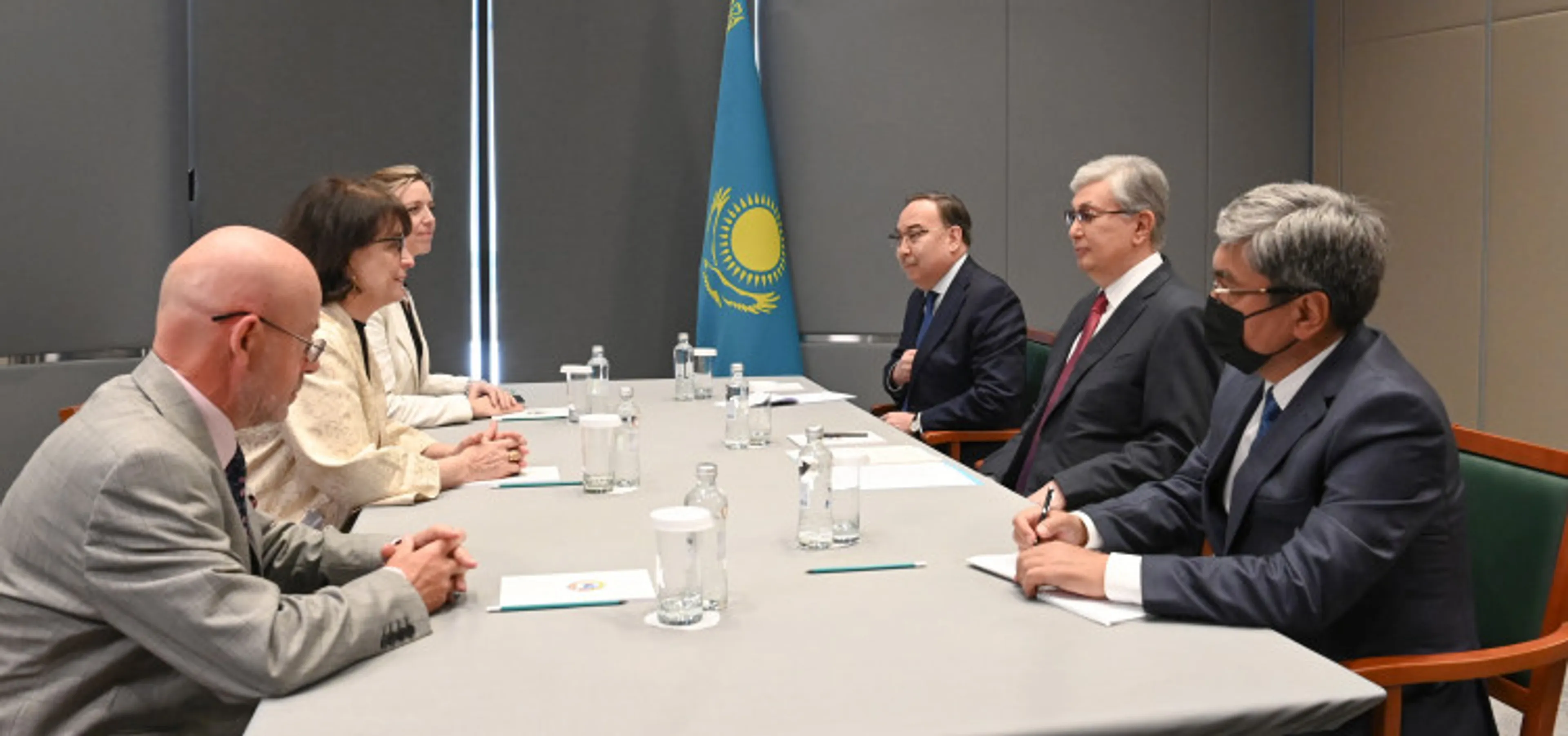 Капитал - Президент встретился с главой Миссии ООН по содействию Афганистану