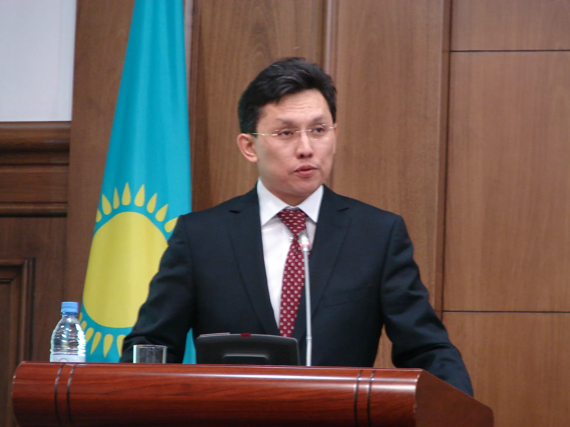 Капитал - Четко отслеживать предел роста тарифов поручено АРЕМу