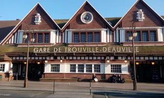 Капитал - Путешествие по Нижней Нормандии: Довиль и Трувиль