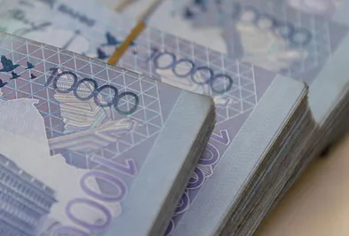 На дневных торгах тенге продолжил укрепляться
