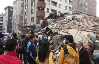 Капитал - В Стамбуле обрушилось многоэтажное здание