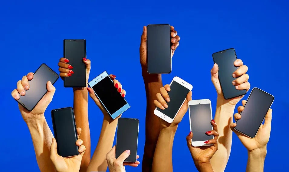 Капитал - Продажи смартфонов в мире вырастут на 7,4% в 2021 году