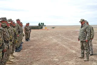 Капитал - Министр обороны проверил Талдыкорганский гарнизон