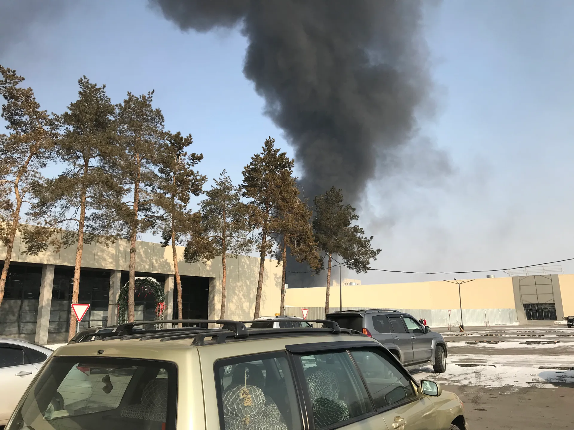 Капитал - В Алматы загорелся склад