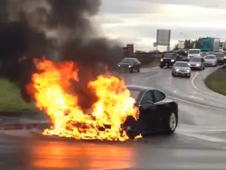 Капитал - Сгоревший аккумулятор обрушил акции Tesla на 9%