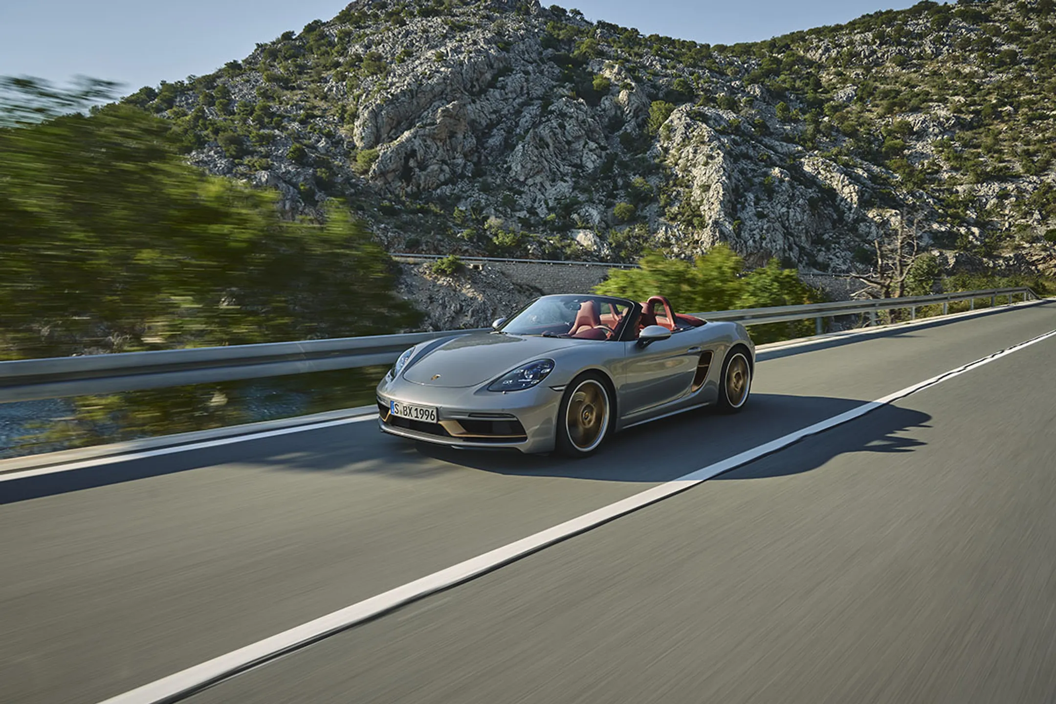 Лучшие авто года, новые лого Kia и GM, юбилей Boxster - Image Kapital.kz