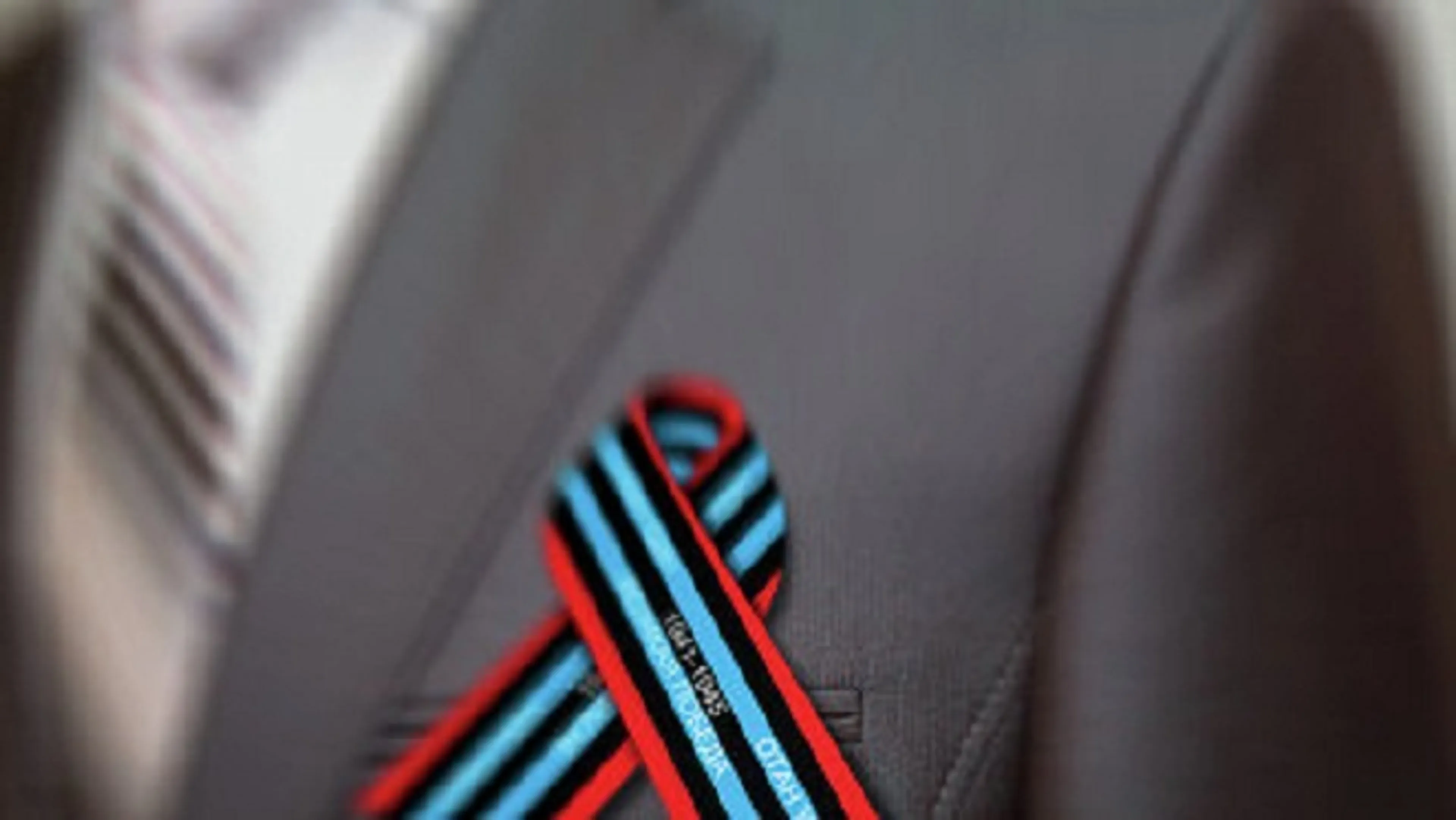 Капитал - В Петропавловске появилась красно-черно-голубая лента