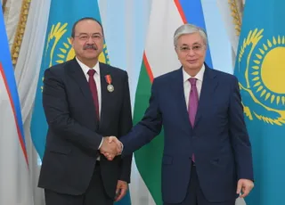 Капитал - Президент наградил премьер-министра Узбекистана орденом Достык