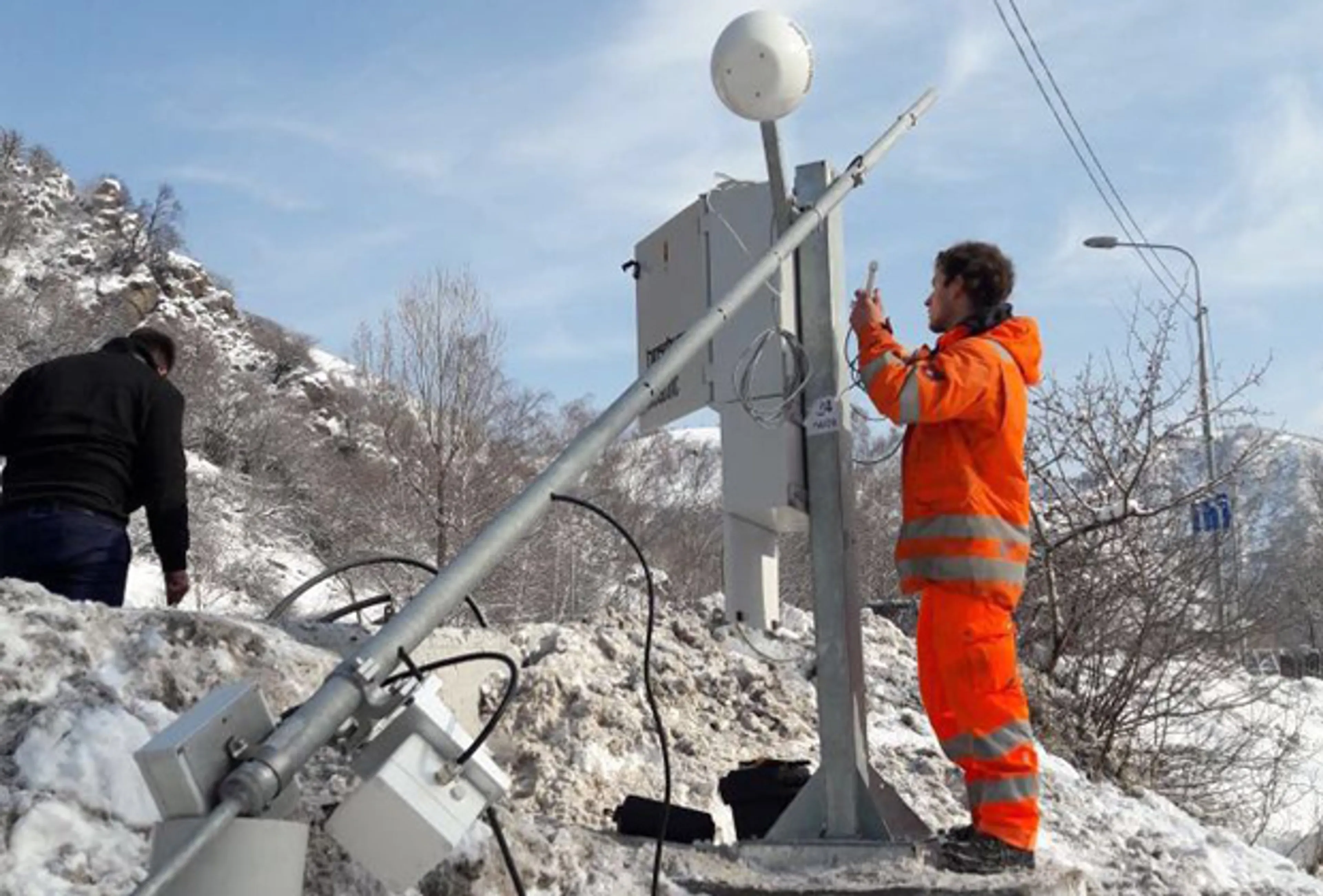 Капитал - В Алматы установлена придорожная метеостанция