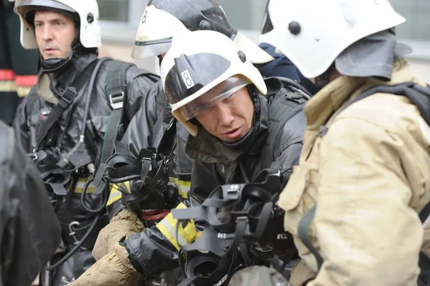 Капитал - Семь часов тушили пожар на складе в Алматы