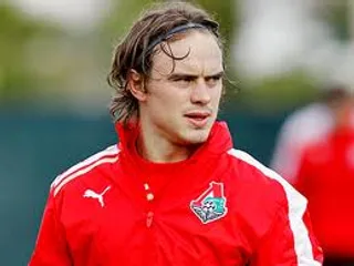 Капитал - Защитник «Анжи» Андрей Ещенко выбыл на полгода