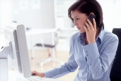 Каждый второй жертвует личным временем в пользу работы