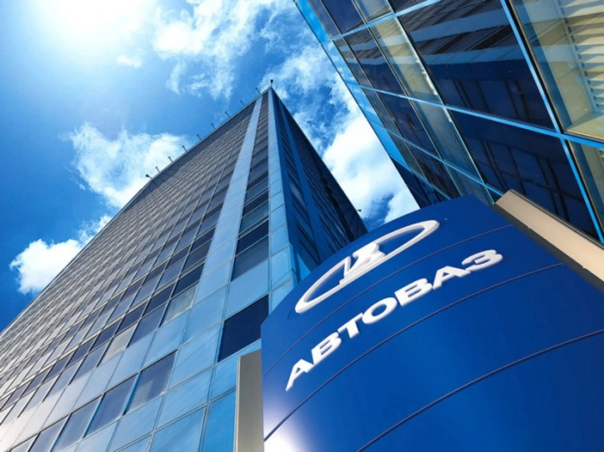 Капитал - «АвтоВАЗ» повысил цены на Lada