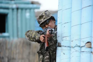 Капитал - Женщины-военнослужащие проходят курс выживания