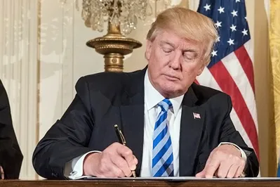 Дональд Трамп продлил на год санкции к России