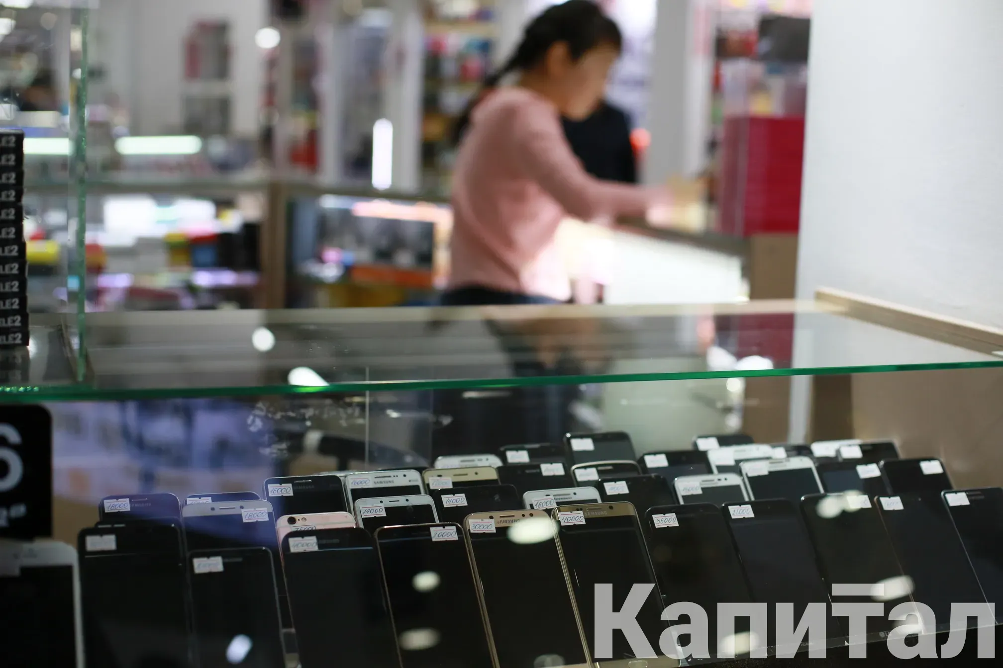 Поставки смартфонов в мире упали на рекордные 18,3% - IDC