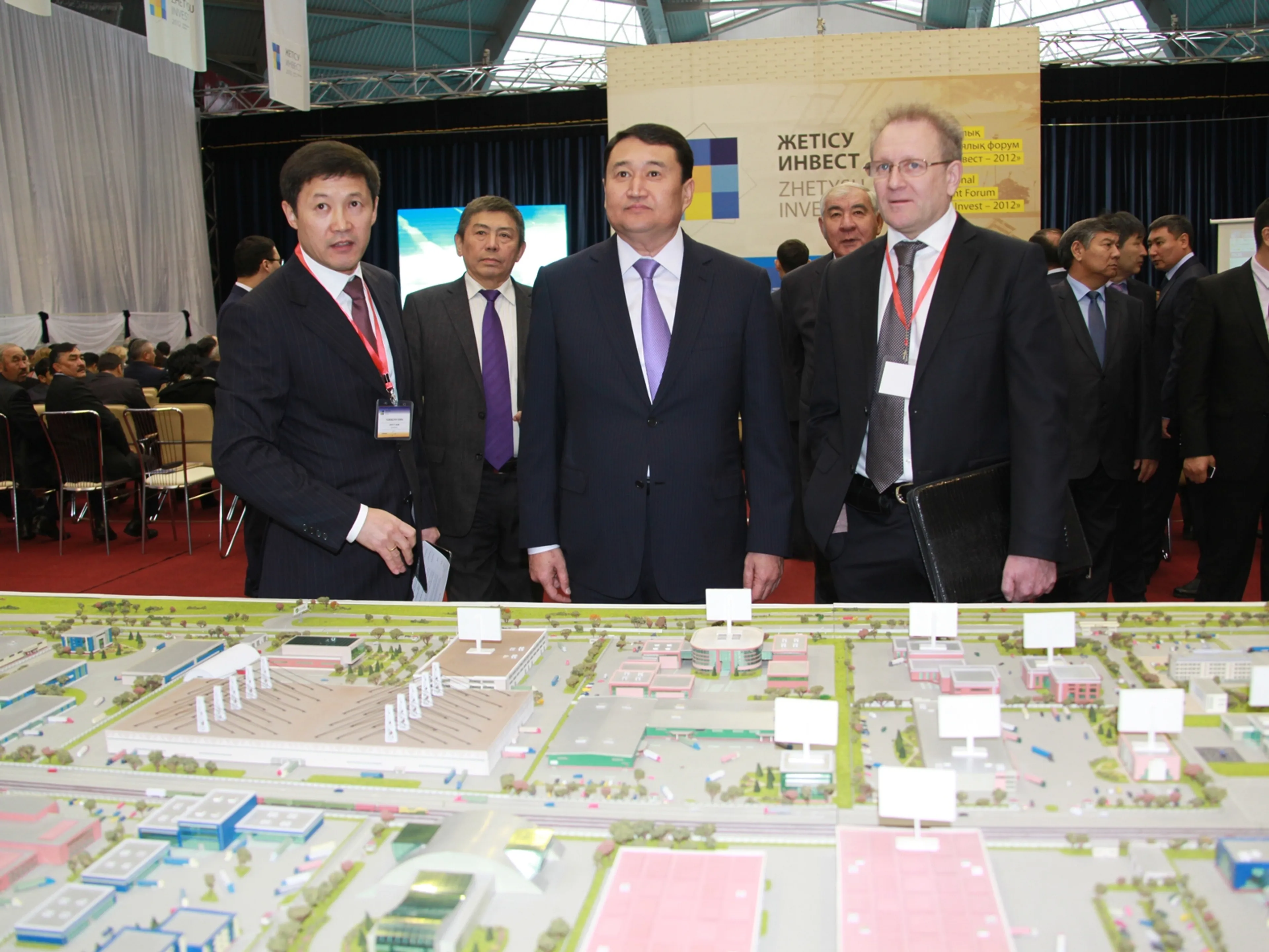 Капитал - Подписаны контракты на 300 млрд. тенге