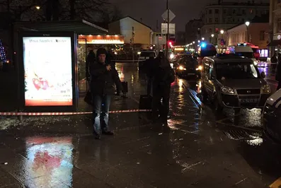 На автобусной остановке в центре Москвы произошел взрыв