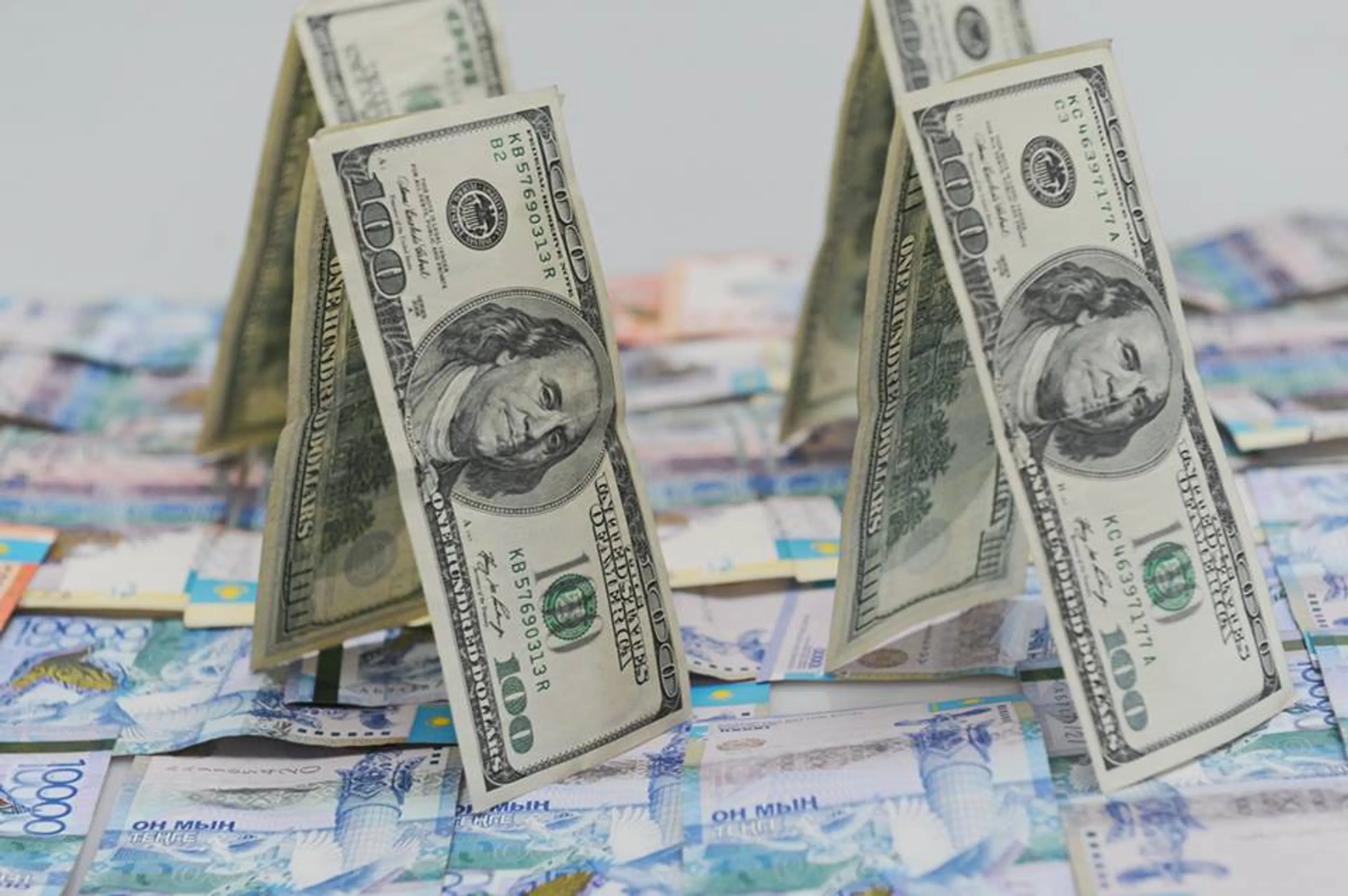 Капитал - За неделю нацвалюта ослабла на 4 тенге