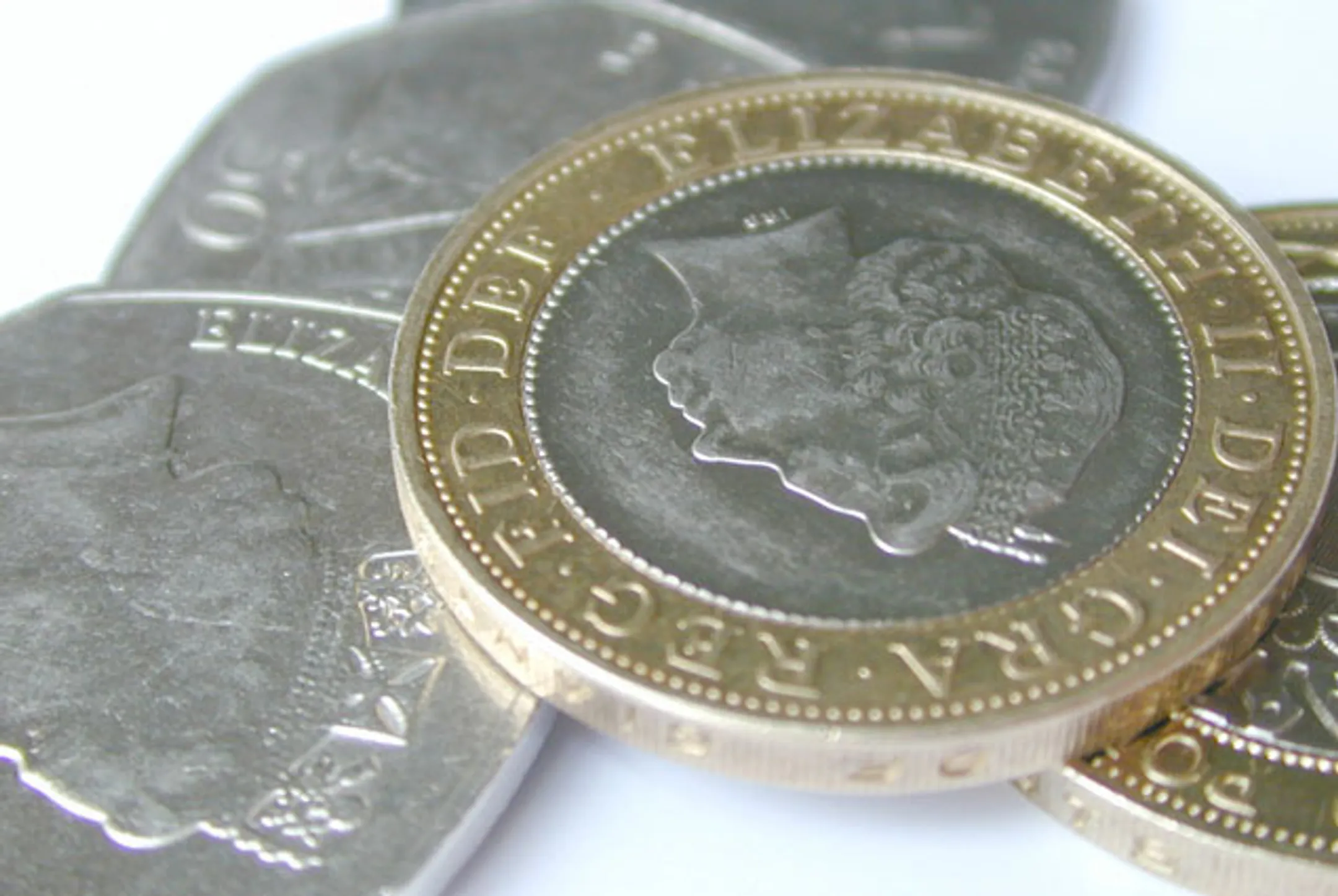 Великобритания обновит однофунтовую монету - Image Kapital.kz