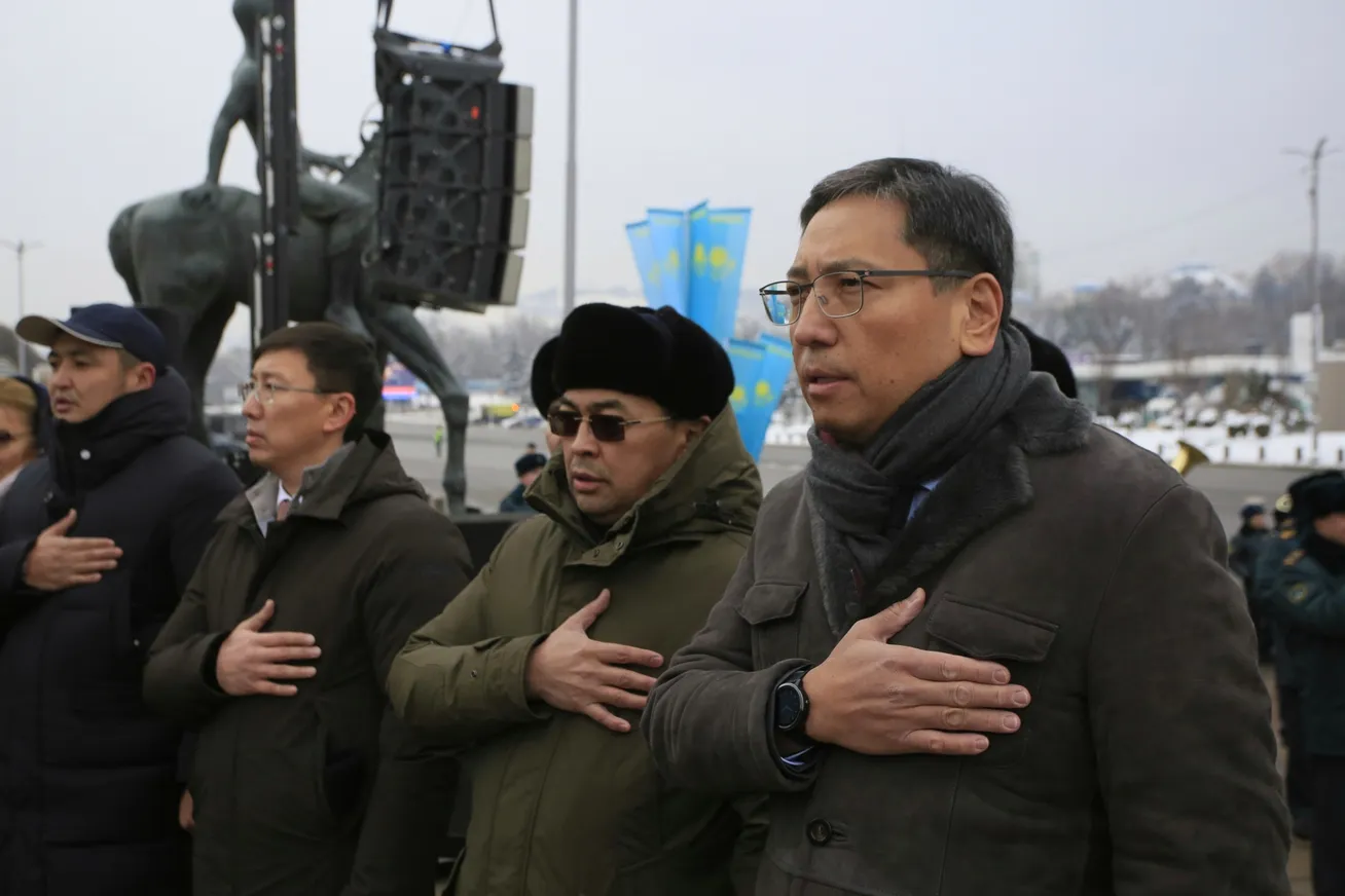 В Алматы состоялась церемония возложения цветов в честь Дня независимости РК - фото kapital.kz