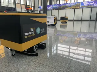 Капитал - В аэропорту Астаны появились роботы-полотеры