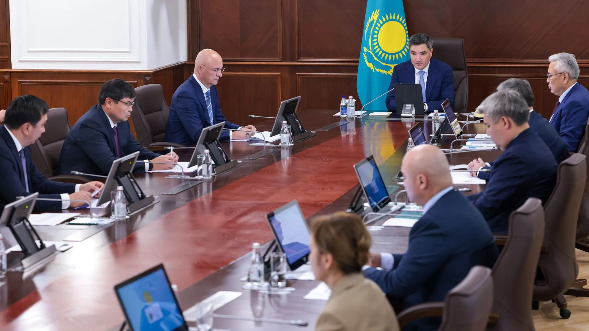 Премьер поручил до октября проверить реализацию всех автодорожных проектов