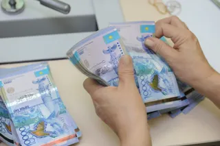 Капитал - На утренней сессии тенге подорожал