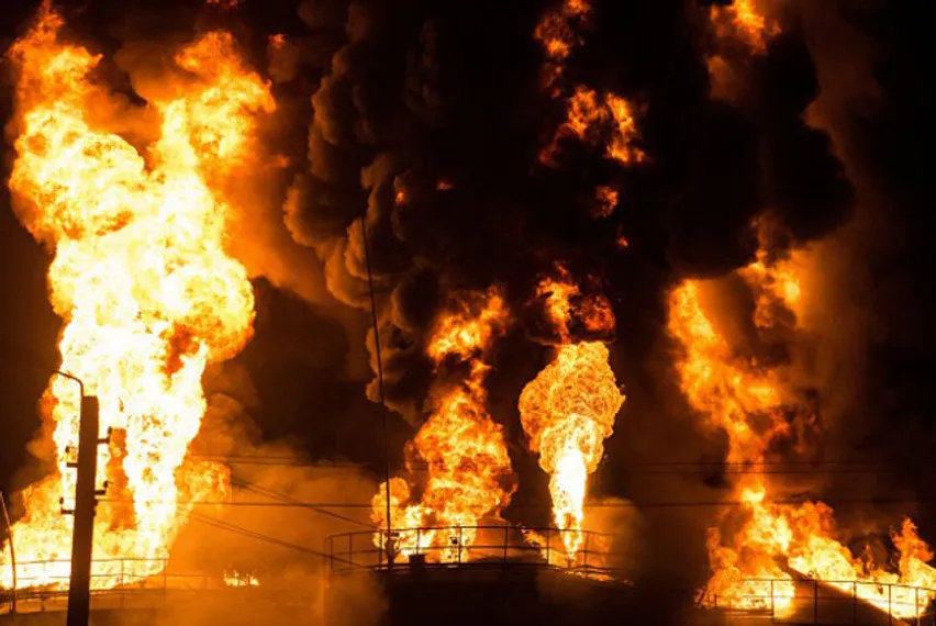 Капитал - Четыре емкости выгорели на нефтебазе под Киевом