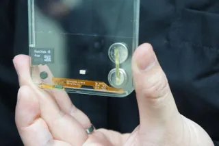 Капитал - Apple намерен запатентовать технологию прозрачного смартфона